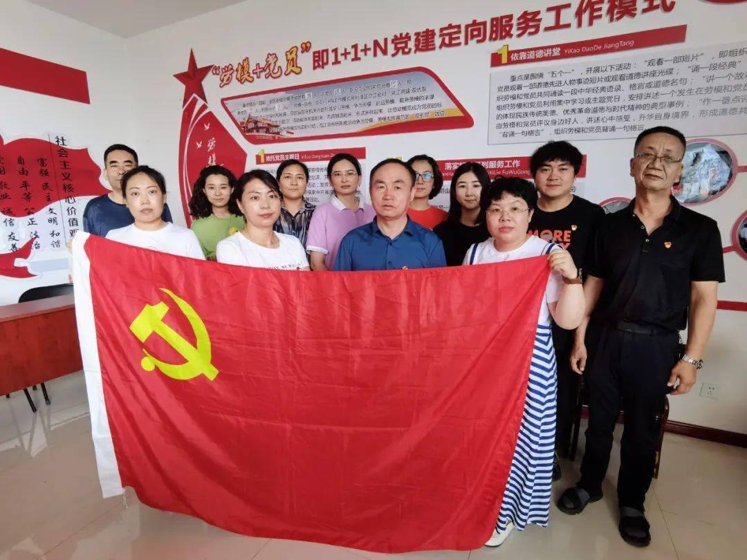 月亮形状的项链为什么设计成断了呢?-全方位有问必答平台